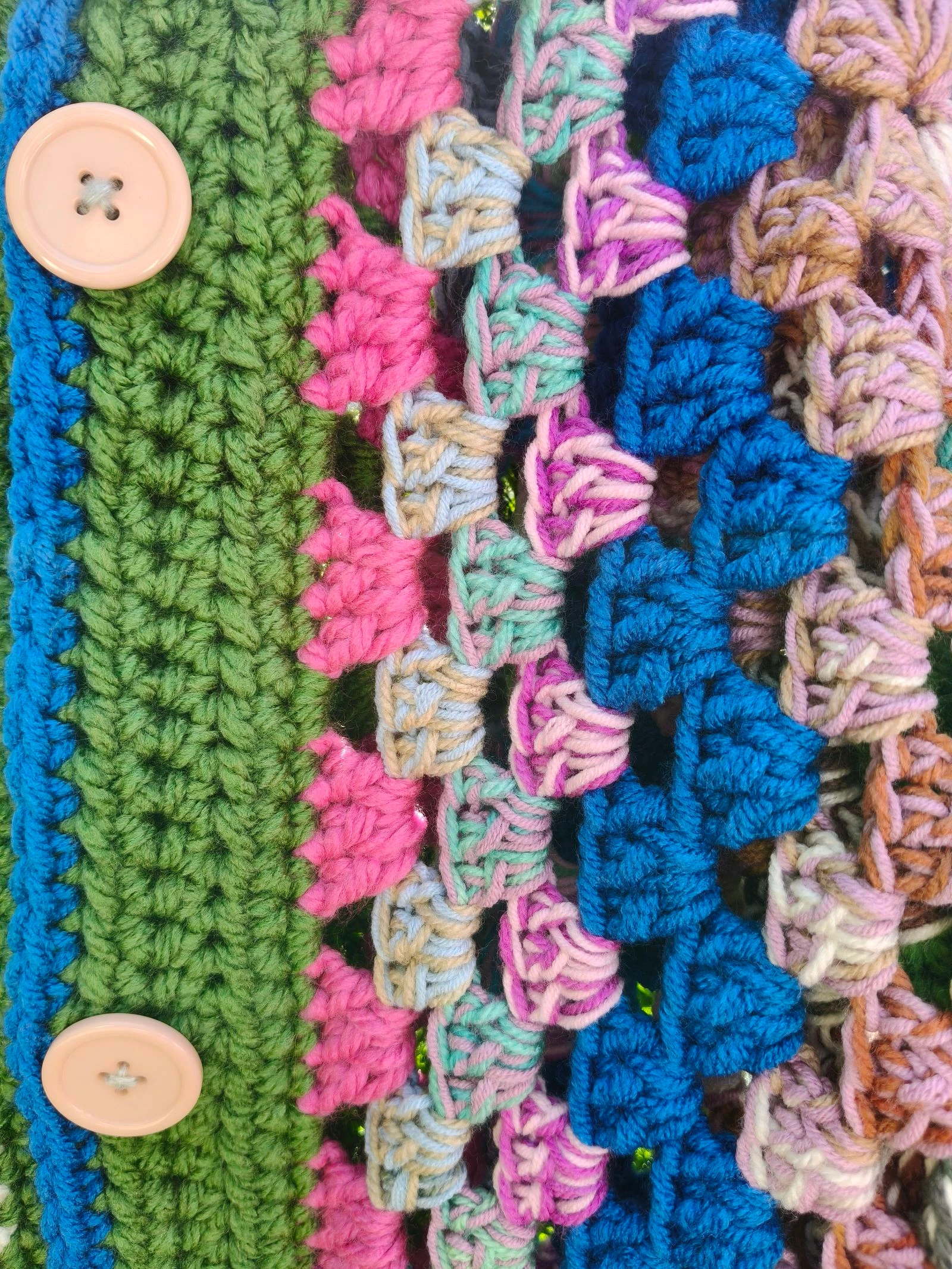 Gehaakte Handgemaakte Patchwork Jas - Unieke Editie (Fuchsia, Blauw & Olijf) – photo 2